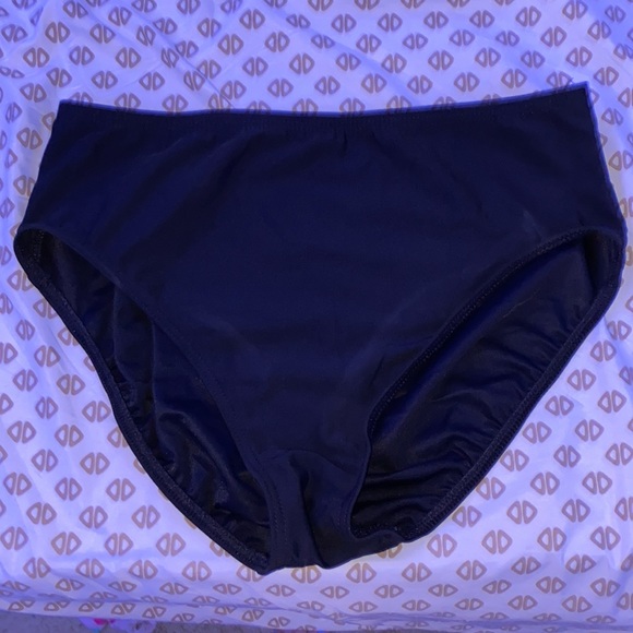 Bikini - Picture 3 of 4